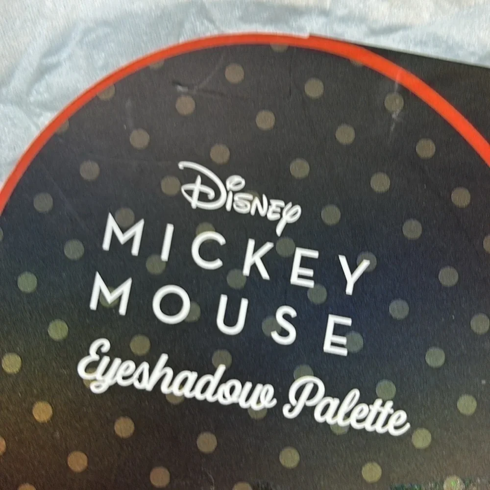 Disney  Mickey & Minnie Mouse - Heart Shaped Eyeshadow Palette With Mirror